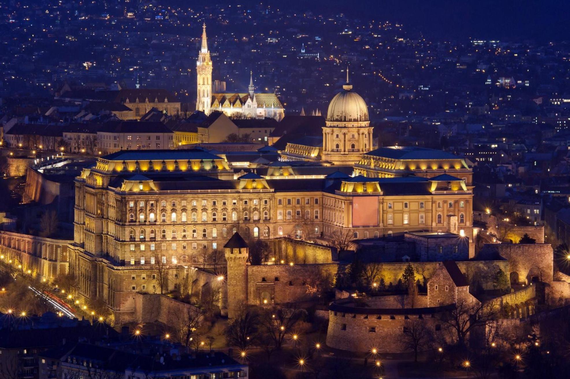 Luxe, Historic Home Downtown Landmarks 19 Century Budapest Luaran gambar